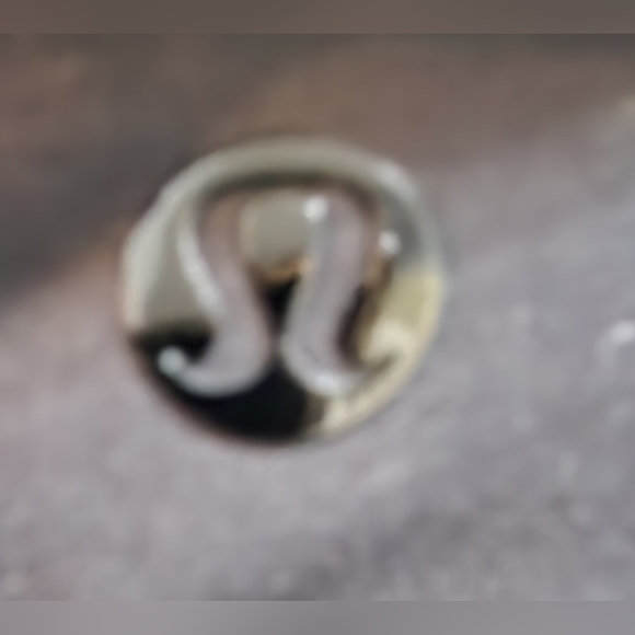 Lululemon cropped leggings with mesh detail - Picture 4 of 6